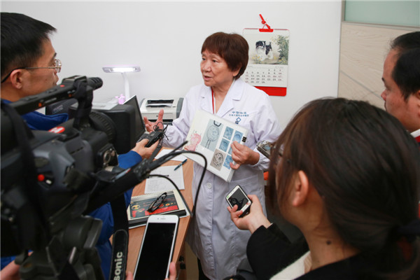 甯稿痙甯?jìng)鏅氭姤璁拌€呮潕榫欐媿鎽?(2)_鍓湰.jpg 甯稿痙甯?jìng)鏅氭姤璁拌€呮潕榫欐媿鎽?(2)_鍓湰.jpg